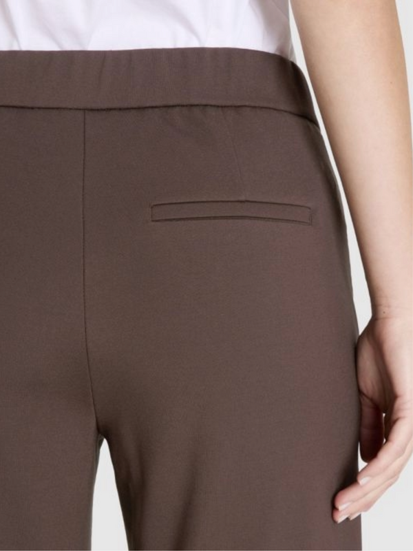 MAC Chiara, Straight Fit, High-Waist, Truffle Brown Tasche nah