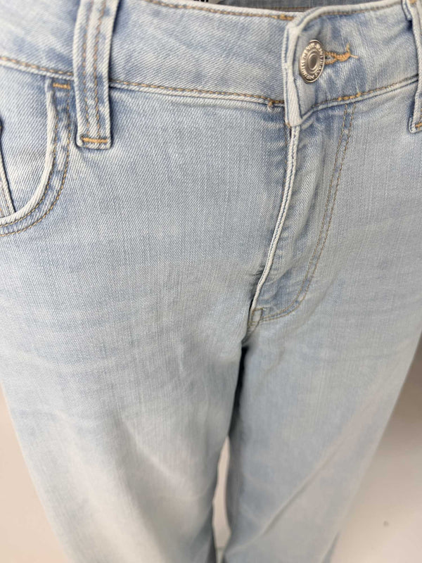 MAVIJEANS-LEILA-IceBrushed-Barrel-LightDenim