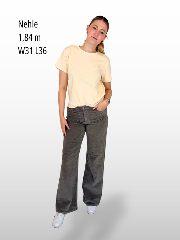 Mavi-Malibu-Cordhose-Charcoal Gray Cord-Ganzkörperbild-vorne