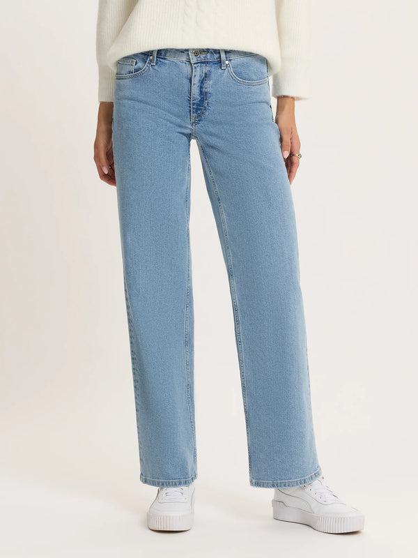 CrossJeans-P 541-005-StraightLeg-LowWaist-LightBlue_Teilkörper-vorne