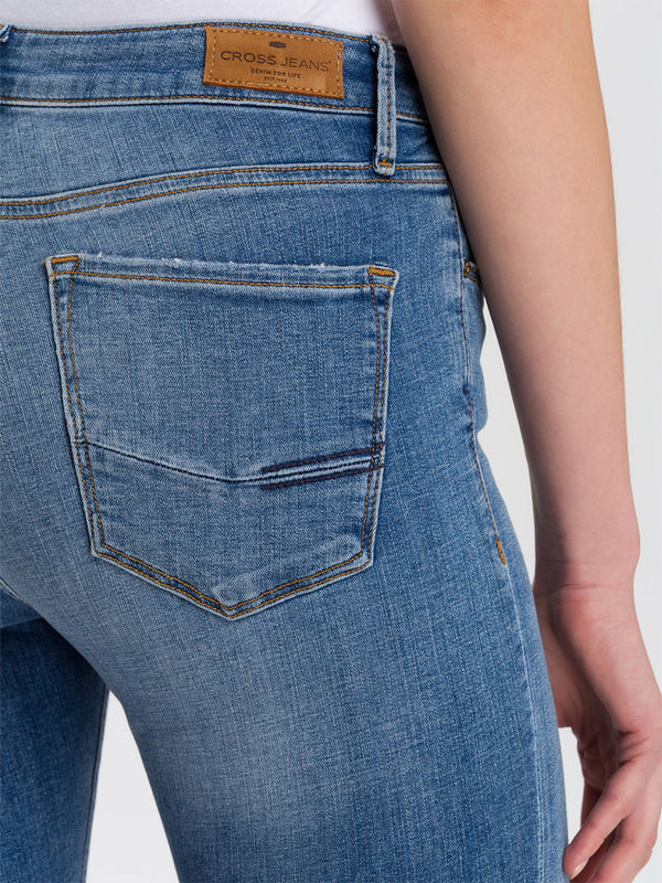 Cross Jeans - Skinny Fit - HIgh Waist - Mid Blue - ALAN - Länge 38 - L38 - Länge 36 - L36 - Länge 34 -L34 - Länge32 - L32 - Länge30 - L30 - vorne - Gesäß - Detailansicht